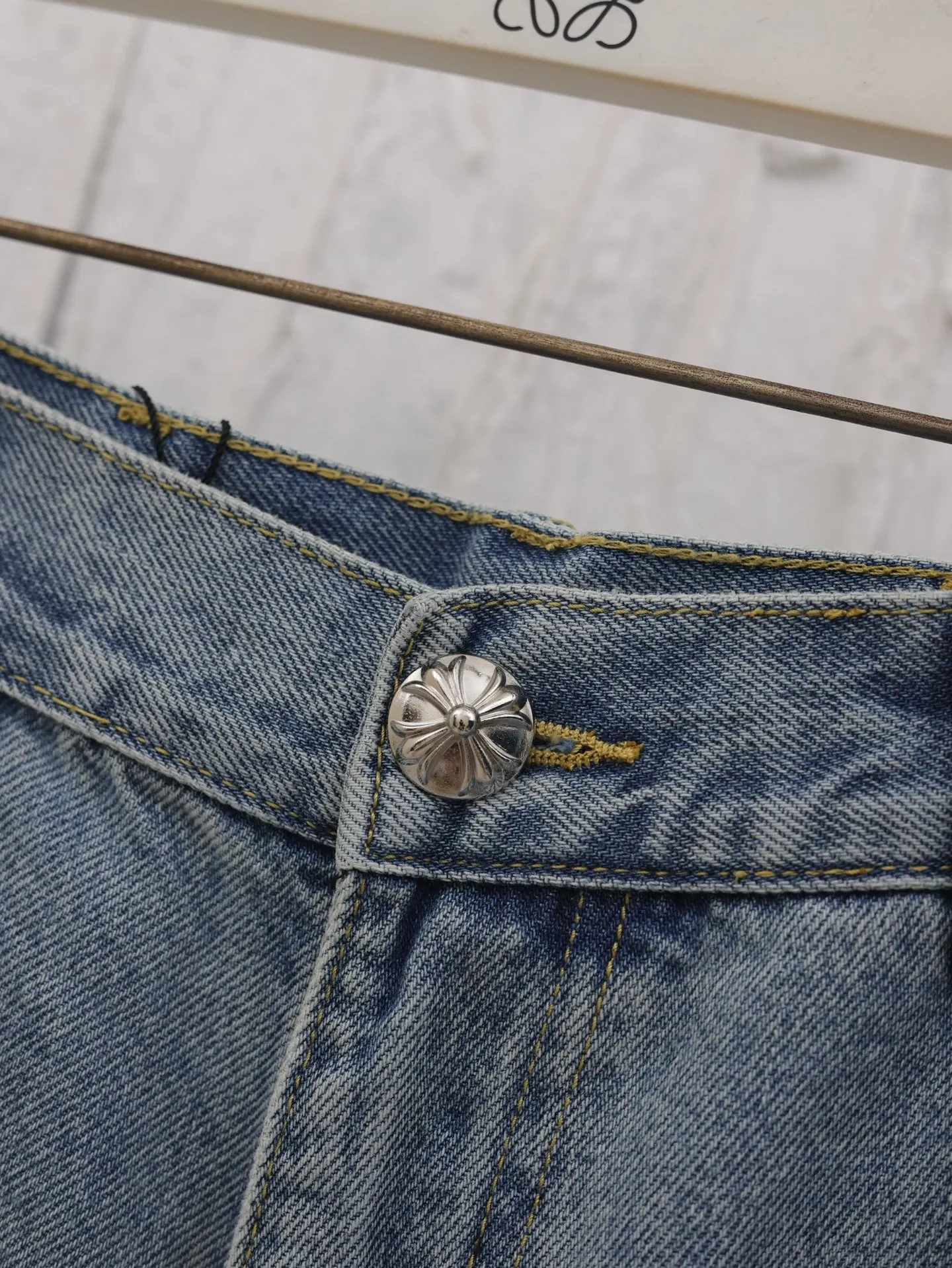🅿️600 Come Heart*/Chro Heart Cross Starry Sky Cross Genuine Leather Patch Work Jeans. The washing process uses a combination of multiple processes such as heavy fermentation, washing and frying, spraying with horse and so on. Genuine leather patches, straight hem design, frayed feet, and accessories and hardware all customized in matching colors to achieve perfect consistency.  Size: 30/32/34/46